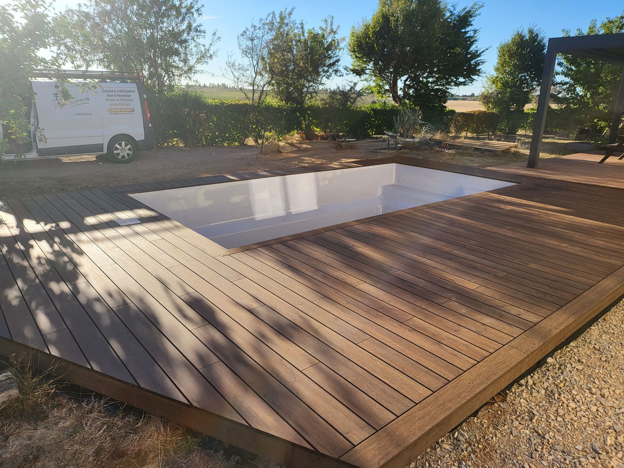 Terrasse en bois sur mesure et aménagements extérieurs à Caen dans le Calvados